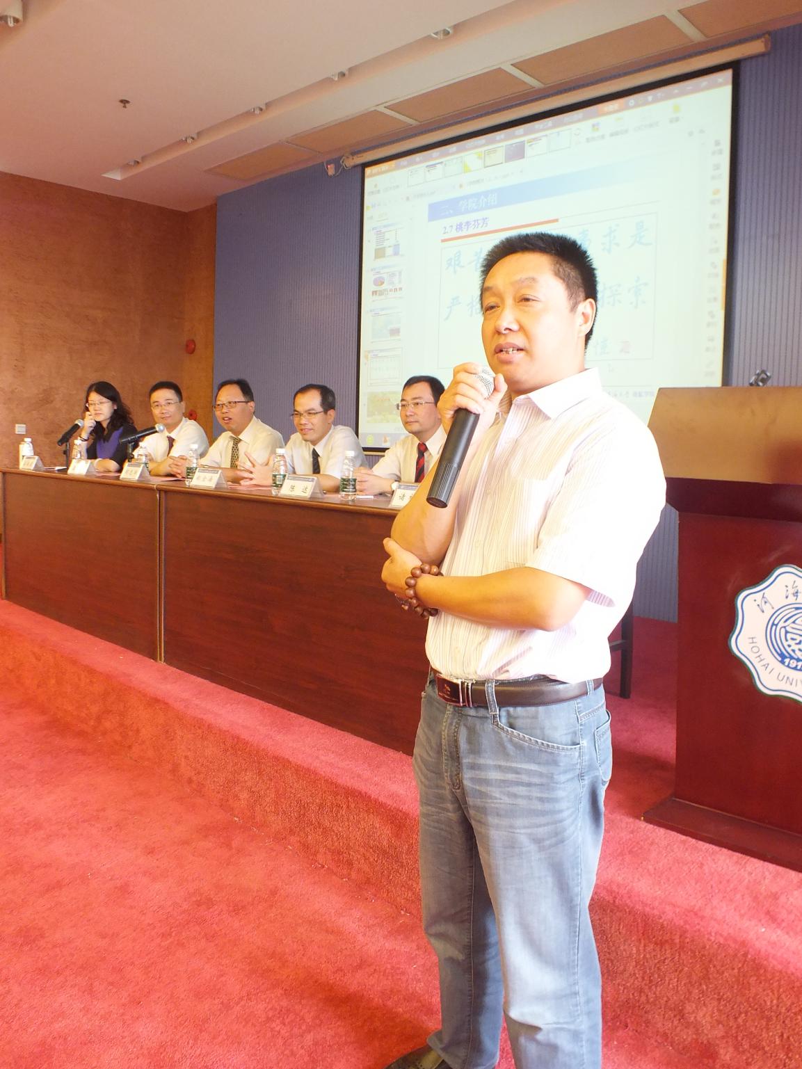 教师代表冯卫兵教授发言