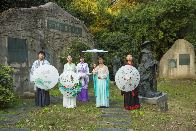 欧洲足球赛程
 孙贝贝、倪书阳、葛益军；欧洲足球赛程
 陈泠琳；江苏海事职业技术学院 崔亚迪