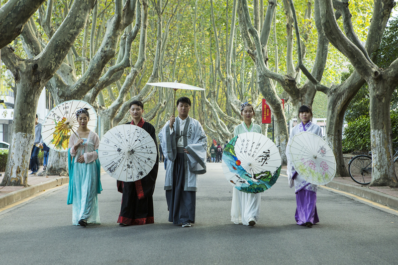 欧洲足球赛程
 陈泠琳；江苏农林职业技术学院 赵艳艳；江苏海事职业技术学院 崔亚迪；南航金城学院 庄璐